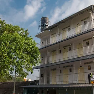 Gems 9 Airport Hotel Kochi